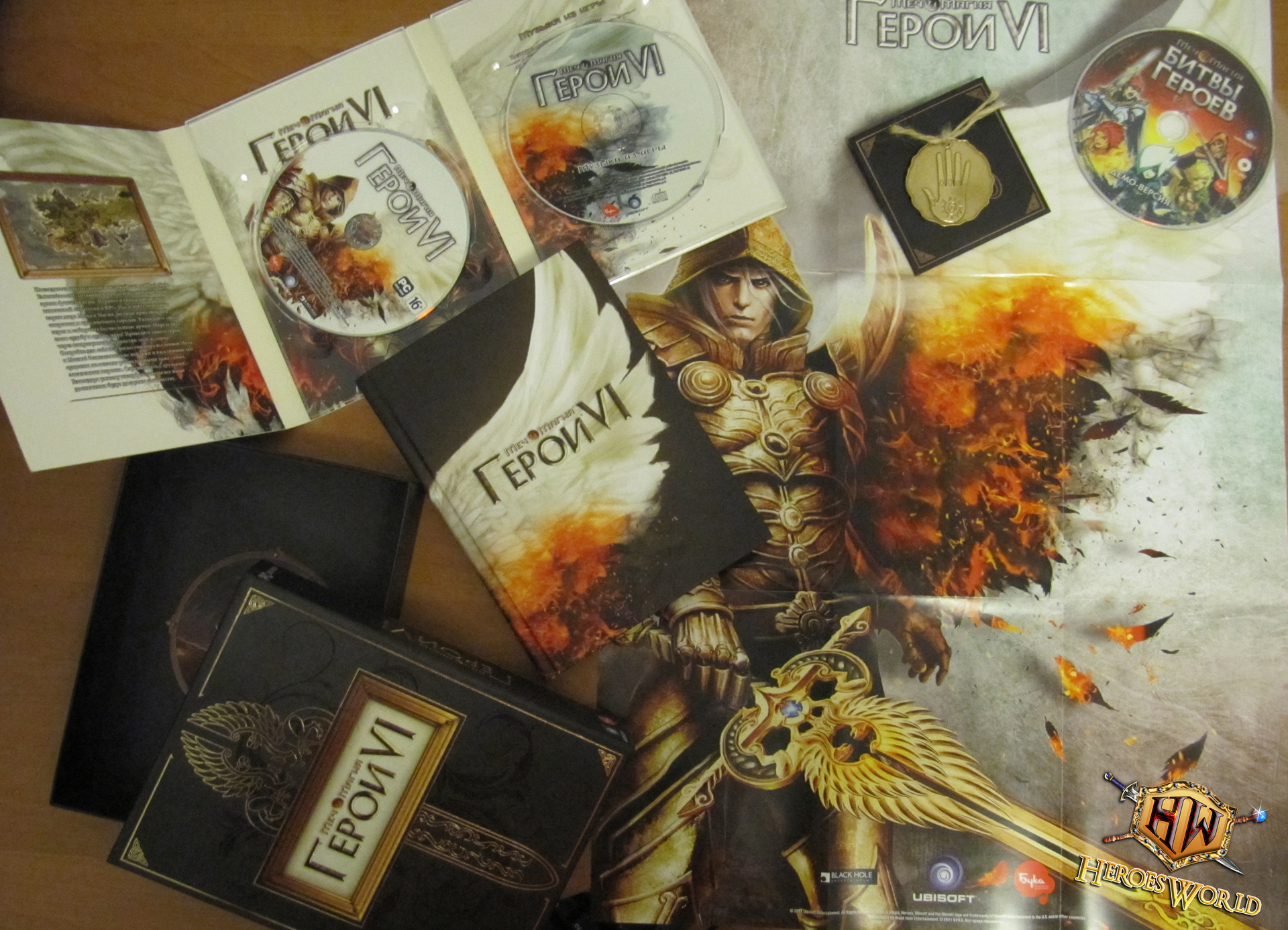 Heroes 6 - Фото коллекционного издания. Плакат, диски, книжка, медальон, коробка.