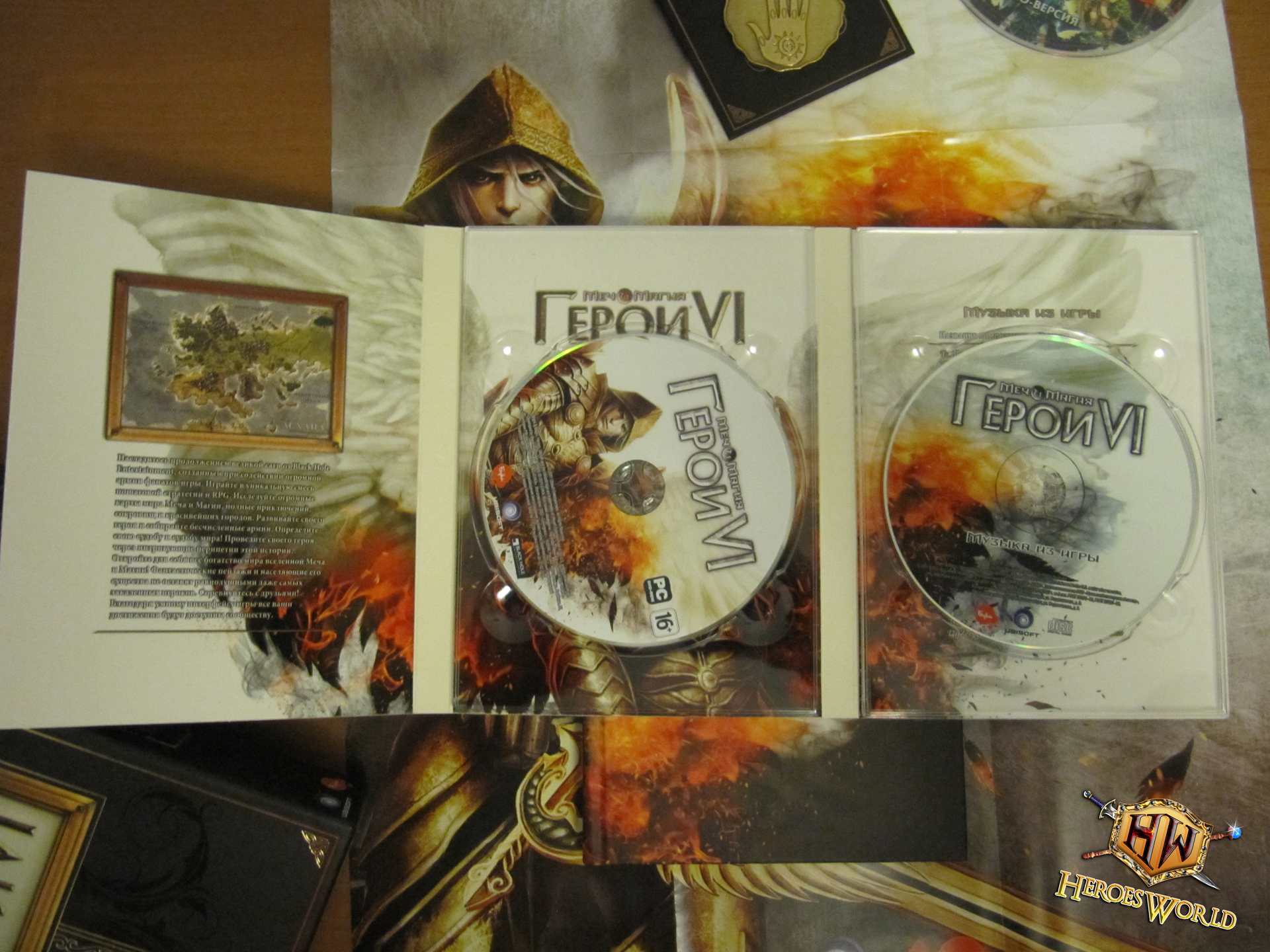 Heroes 6 - Фото коллекционного издания. Компакт-диски на фоне плаката.