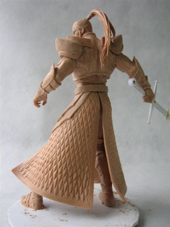 Фигура Ангела Михаила с мечом из Героев 6 (вид сзади).