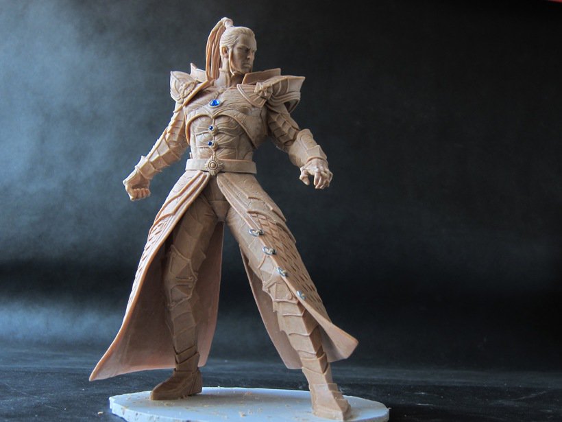 Фигура Ангела Михаила из Героев 6 (фигура в полный рост, с драгоценными камнями).