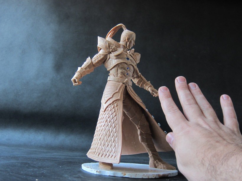 Фигура Ангела Михаила из Героев 6. На этом фото можно оценить размеры статуэтки.