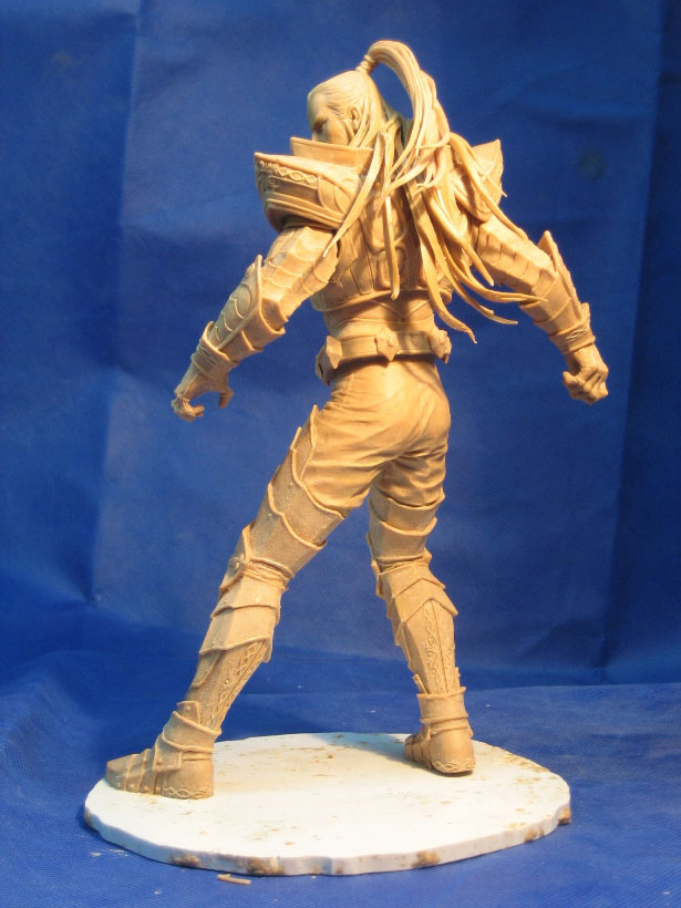 Архангел Михаил, вид сзади